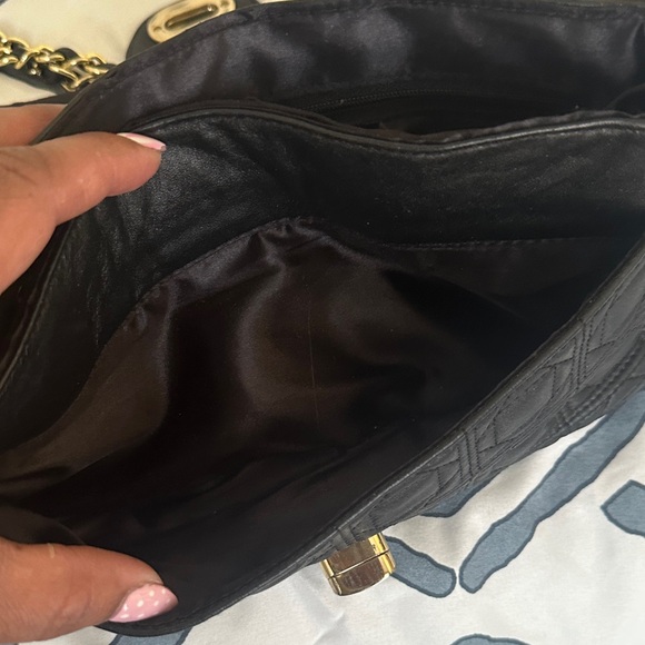 Elegant Black Quilted Shoulder Bag - Picture 8 of 8